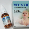 Gouttes d&#39;annonces de vitamines pour les enfants